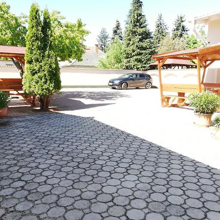 Imola Es Andrea Apartmanhaz Hajdúszoboszló Екстериор снимка