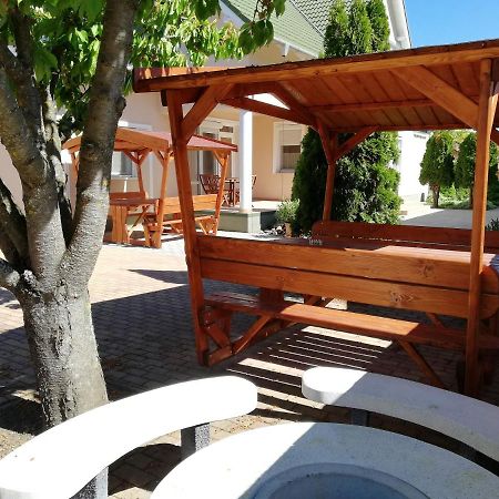 Imola Es Andrea Apartmanhaz Hajdúszoboszló Екстериор снимка