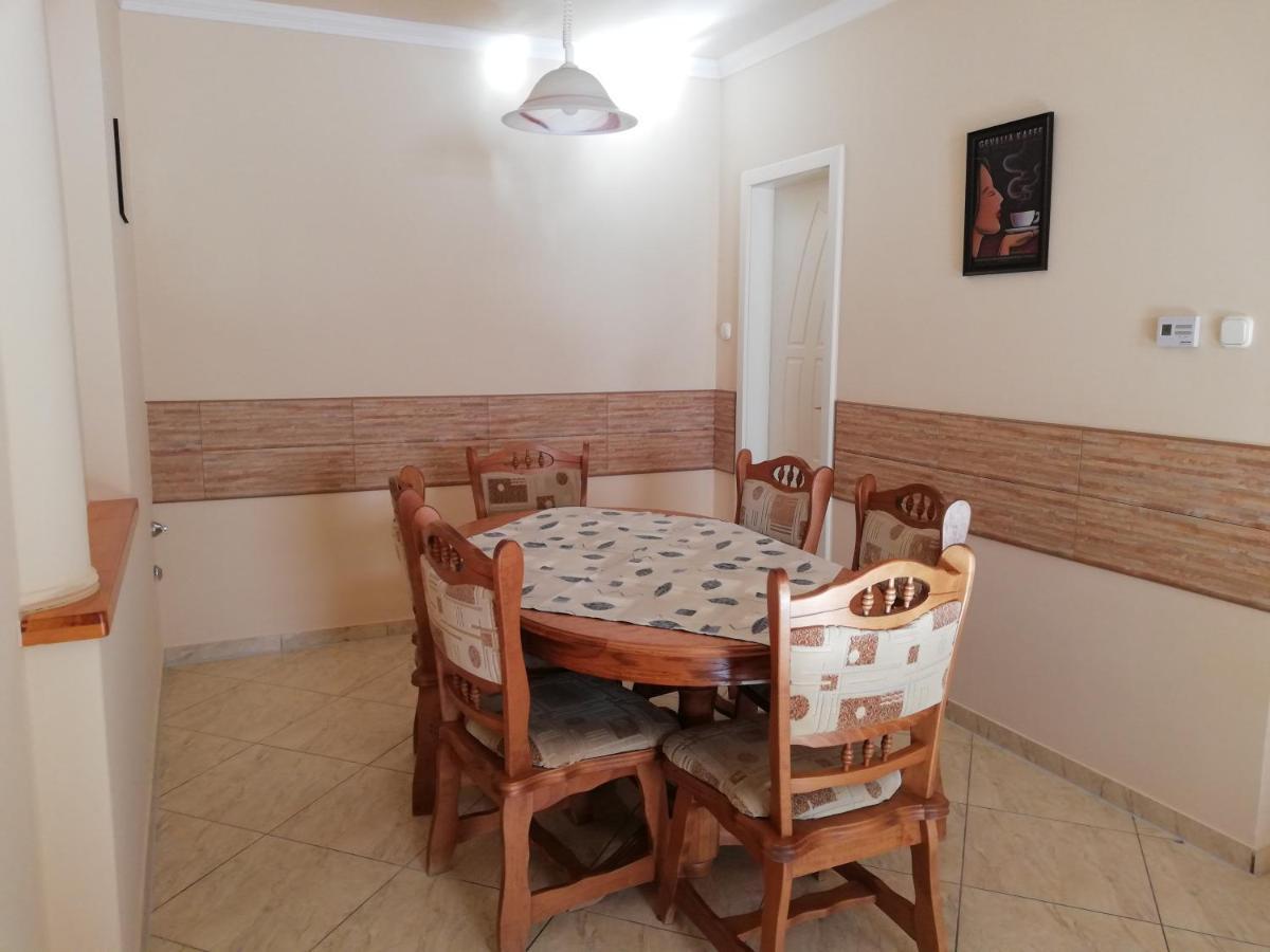Imola Es Andrea Apartmanhaz Hajdúszoboszló Екстериор снимка