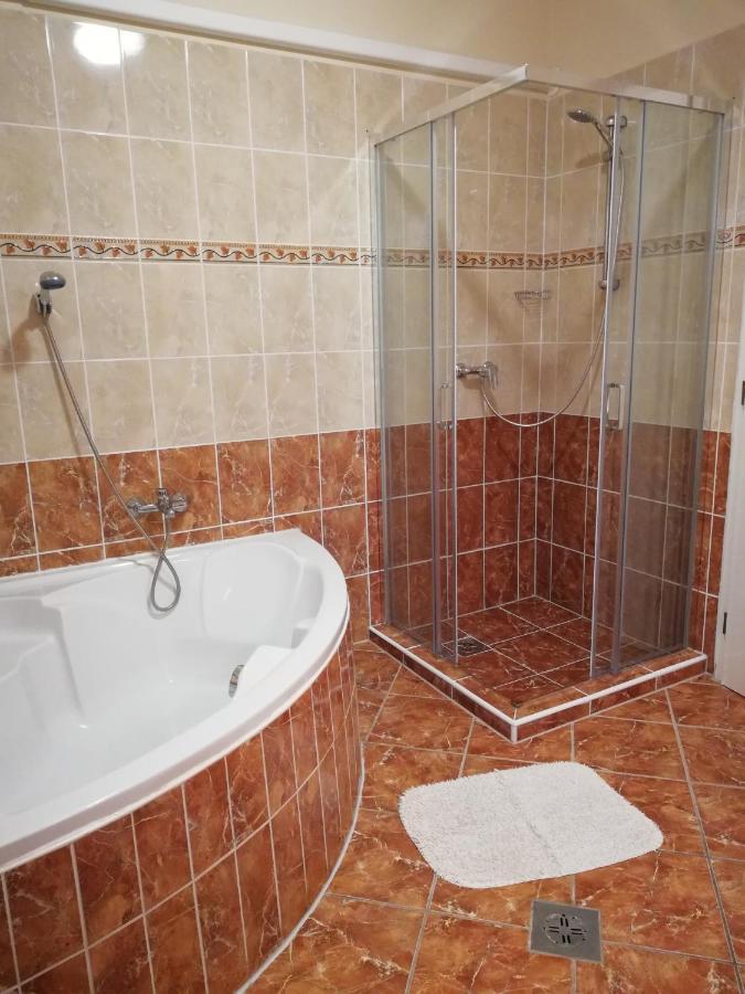 Imola Es Andrea Apartmanhaz Hajdúszoboszló Екстериор снимка