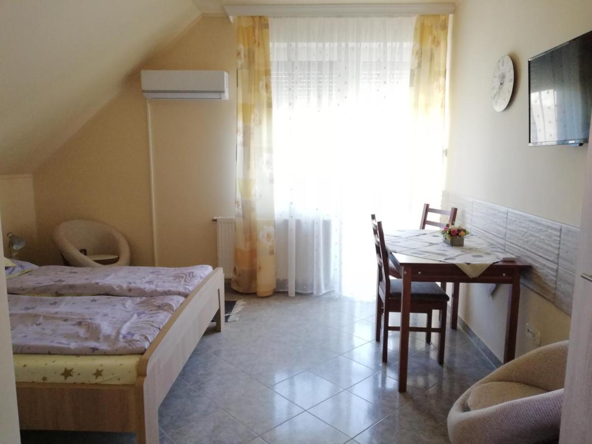 Imola Es Andrea Apartmanhaz Hajdúszoboszló Екстериор снимка